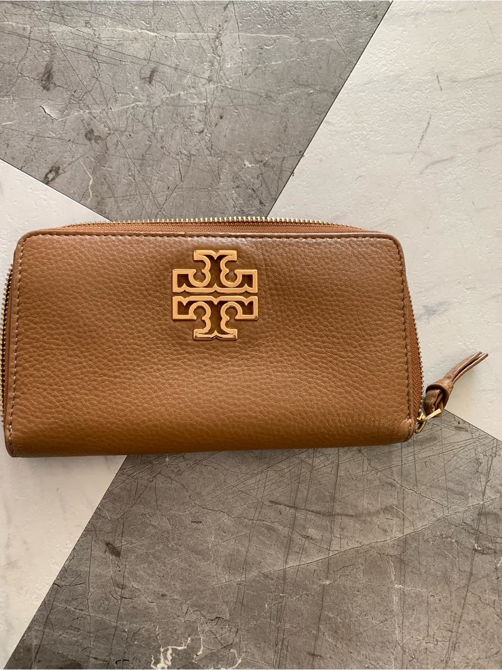 Tory Burch Tan Pebbled Leather Zip Wallet with Gold Logo
